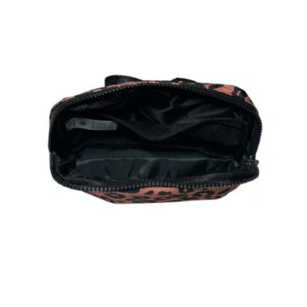 Stylish New Lululemon Cheetah Print Everywhere Belt Bag - Picture 4 of 5